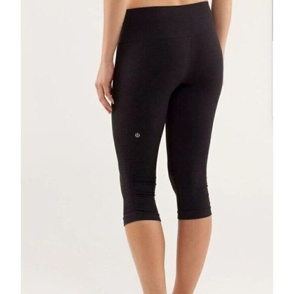 Lululemon In The Flow Crop II Heathered Black Size 4 - Picture 2 of 7
